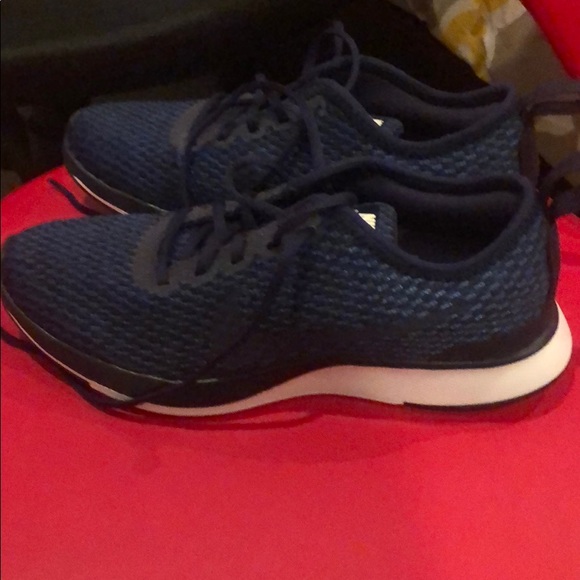 Nike Kids Running Shoes - Picture 3 of 5